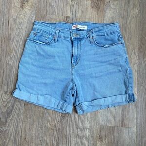 Levi mid-rise shorts